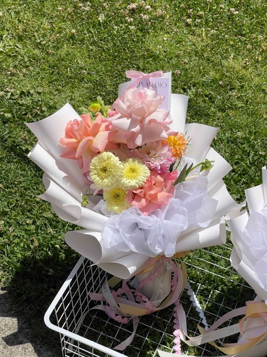 DAILY BLOOMS - GIA STUDIO