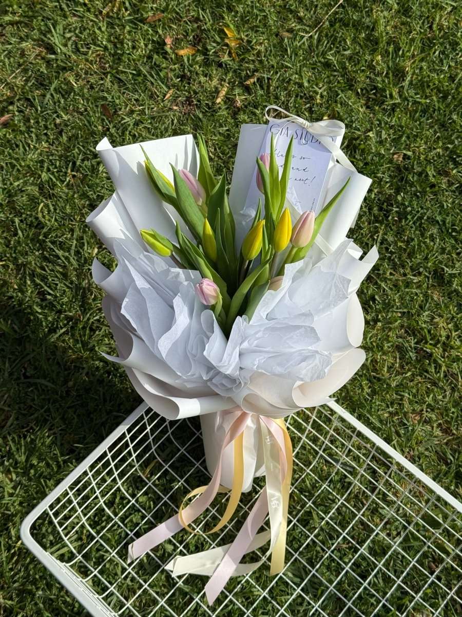 TULIPS EN MASSE - GIA STUDIO