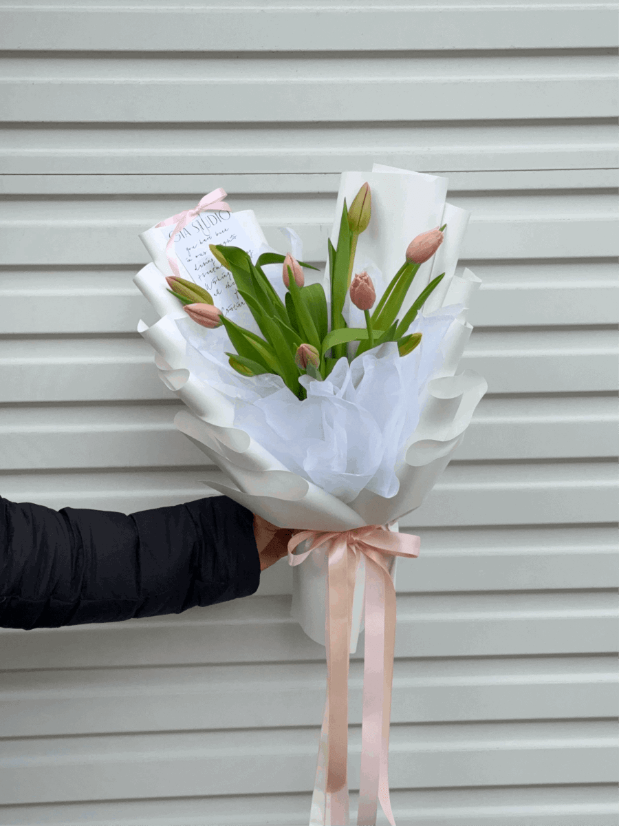 TULIPS EN MASSE - GIA STUDIO