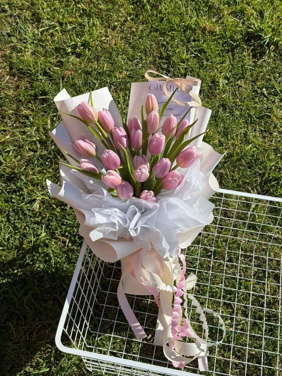 TULIPS EN MASSE - GIA STUDIO